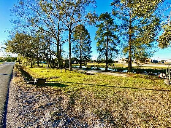 3rd image of 4373 Country Dr