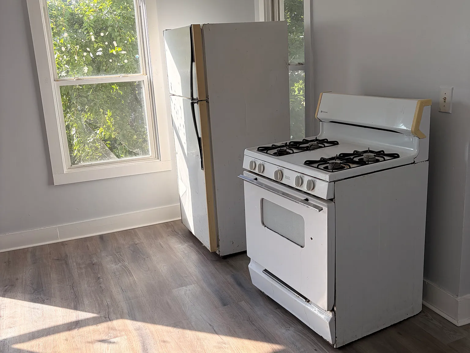 3 bed, 1.5 bath, $1,550 — Photo 2