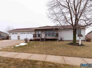 2908 N Sweet Grass Ave, Sioux Falls, SD 57107