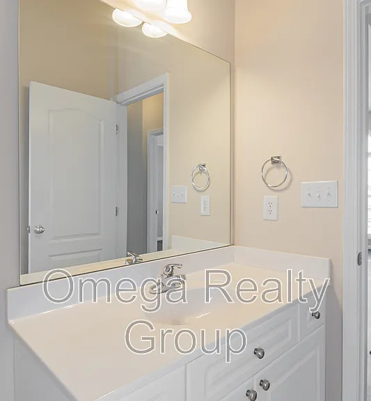 2170 Village Ln — Photo 36