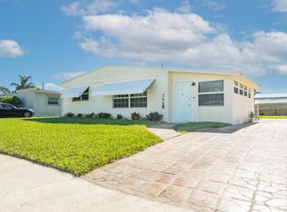 588 Sioux Rd, Lake Worth, FL 33462