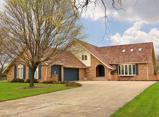 28W760 Perkins Ct, Naperville, IL 60564