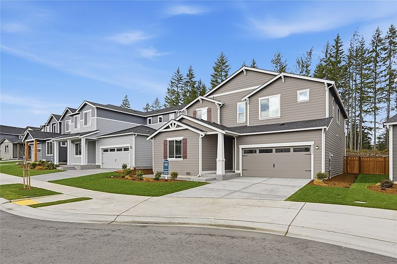 2nd image of 4998 Capilano Lane SW