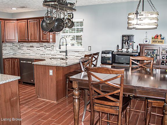 4th image of 163 Joseph Dr