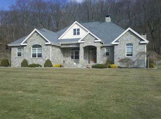 102 Gail Ct, Northford, CT 06472