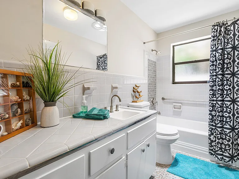 5615 N Ocean Blvd #10 — Photo 11