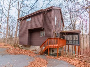 1021 Hampstead Rd, Bushkill, PA 18324