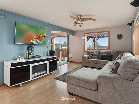 4th image of 1020 73rd Dr SE