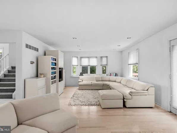 256 Sycamore Cir, Langhorne, PA 19053