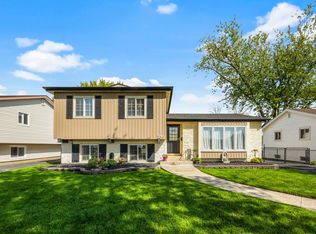 641 S Ardmore Ave, Addison, IL 60101