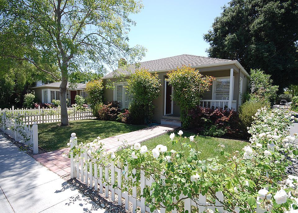 2976 Cowper St.