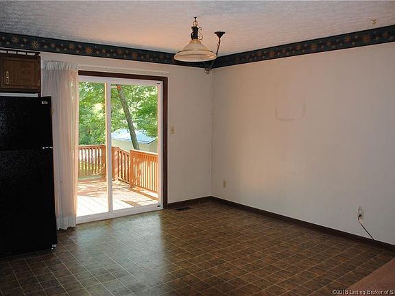 5th image of 285 E Woodlawn Dr