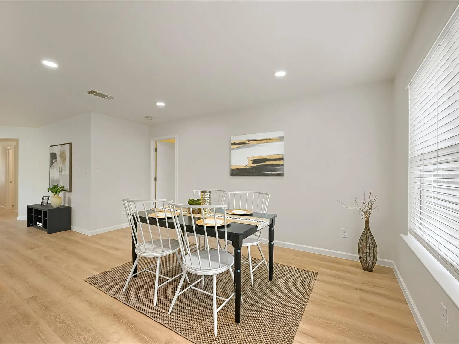 4 bed, 2.0 bath, 1855 sqft, $2,095 — Photo 3