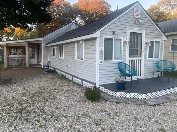 30 W Budlong Farm Rd, Warwick, RI 02886