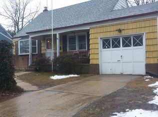 320 Heathcote Rd, Lindenhurst, NY 11757