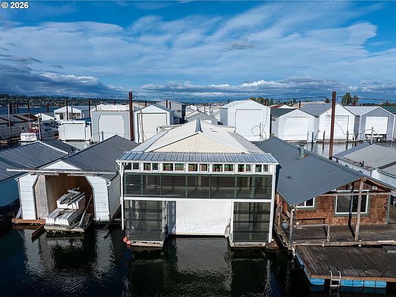 2nd image of 2901 NE Marine Dr