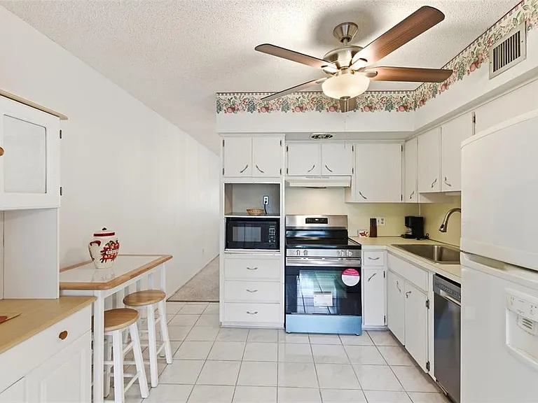 2386 Sumatran Way #14 — Photo 26
