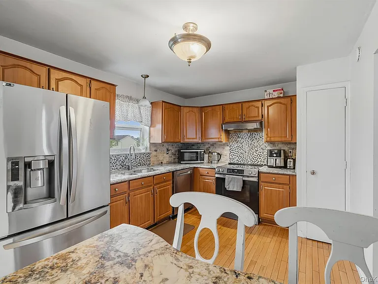 35 Helene Rd — Photo 7