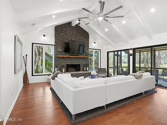 5th image of 128 NANDINA Circle