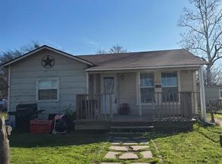 1810 N Robinson St, Cleburne, TX 76031