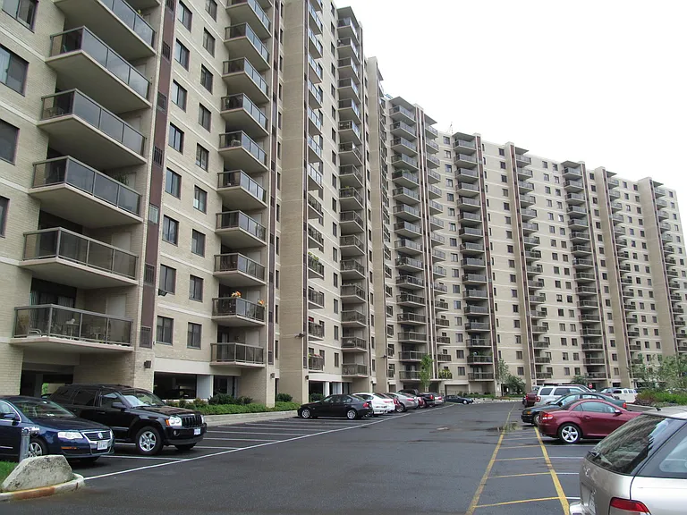 203 Yoakum Pkwy #611 — Photo 1