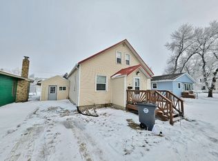 335 5th St SE, Rugby, ND 58368
