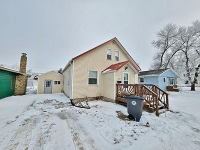335 5th St SE, Rugby, ND, 58368