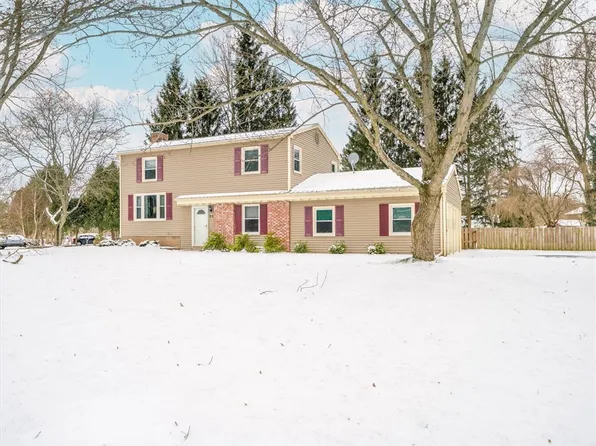 21 Weatherwood Ln, Rochester, NY 14624