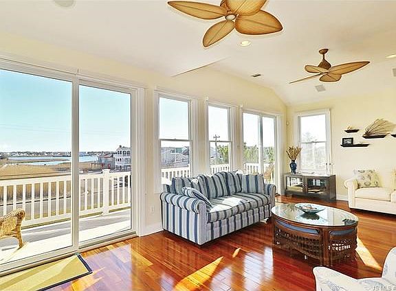 fantastic bay views, double sliders