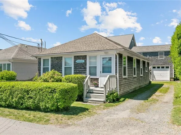 36 Briarwood Ave, Middletown, RI 02842