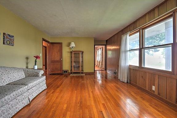 4th image of 2124 Fort Henry Dr