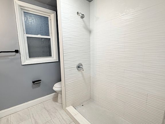 4th image of 44 N 16th St Floor 1