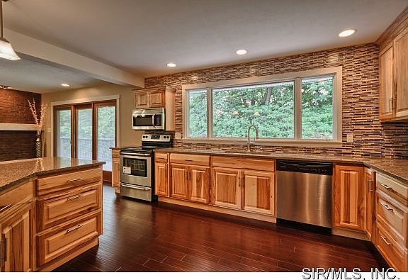 5th image of 12 Glendale Dr
