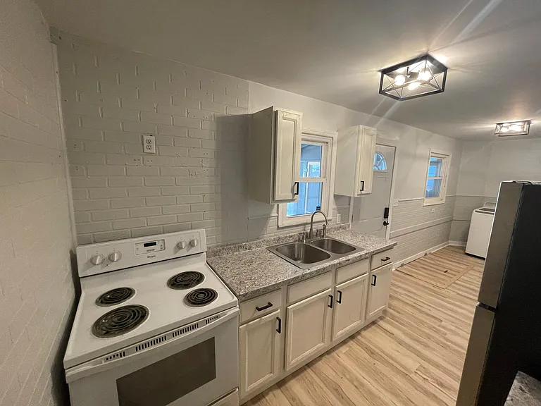 1314 Hoyt Ave — Photo 30