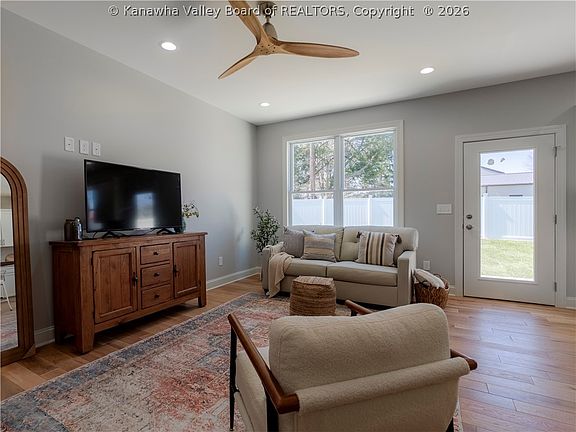5th image of 41 Jordon Dr