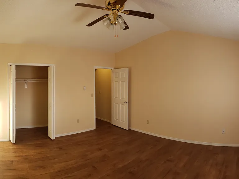147 Wellington St — Photo 5