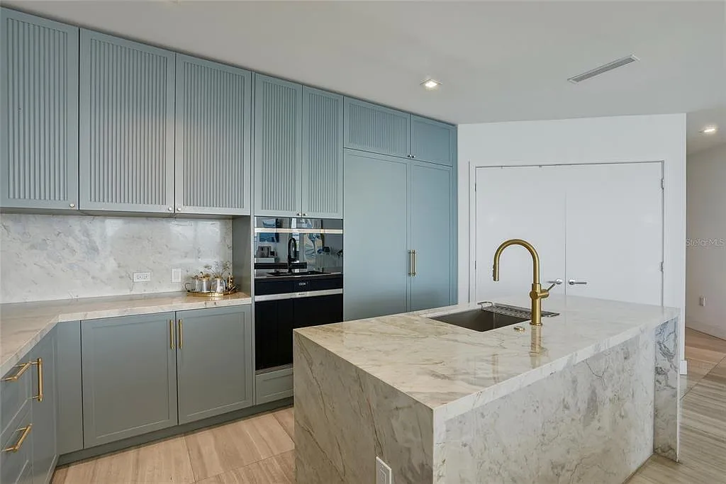 3 bed, 3.5 bath, 2937 sqft, $16,000 — Photo 4