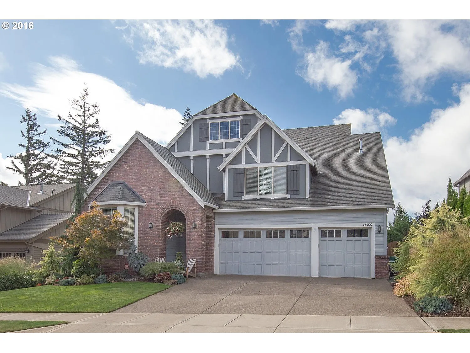 14366 SE Mountain Ridge Ave photo 1