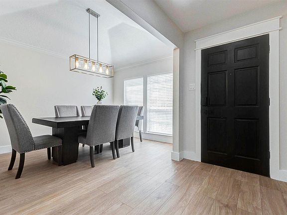 3rd image of 3230 Lee Cir