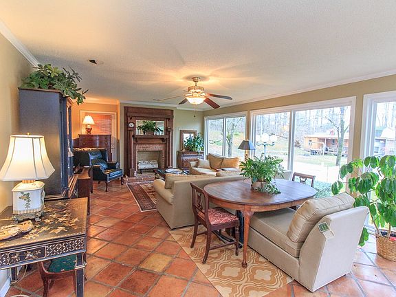 4th image of 1125 Woodmont Dr