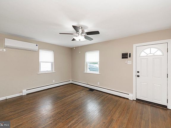 3rd image of 121 W 6th St