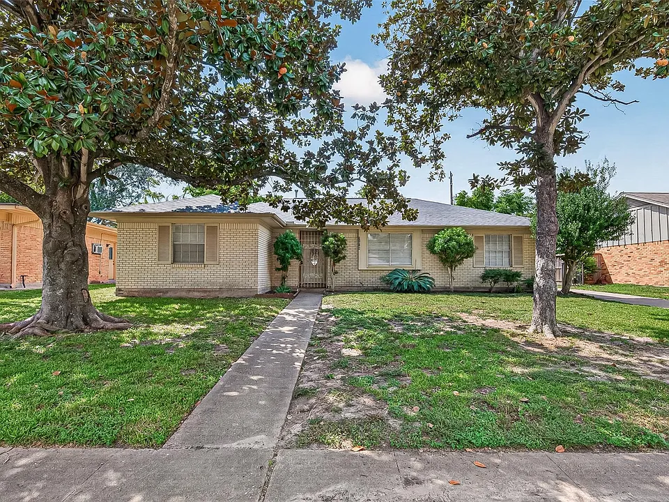 7214 Tours St