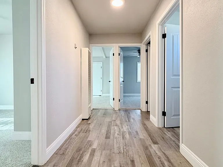 430 W Wilson Ave — Photo 6