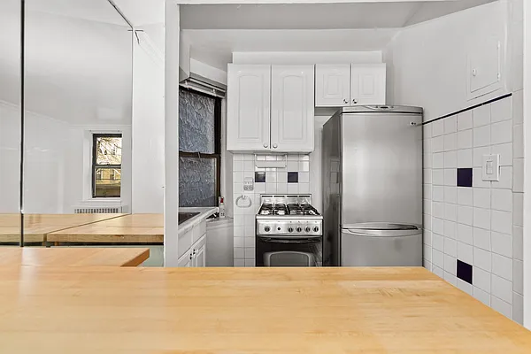 Sold by Manhattan Boutique Real Estate | media 23