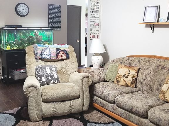 4th image of 441 Baker Ave