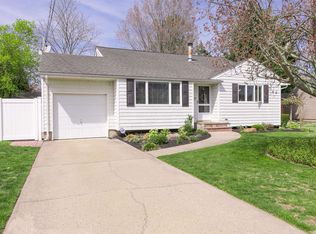 39 Viceroy Pl, Port Jefferson Station, NY 11776