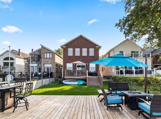 1984 Willow Beach St, Keego Harbor, MI 48320