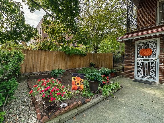 2nd image of 3235 Colden Ave