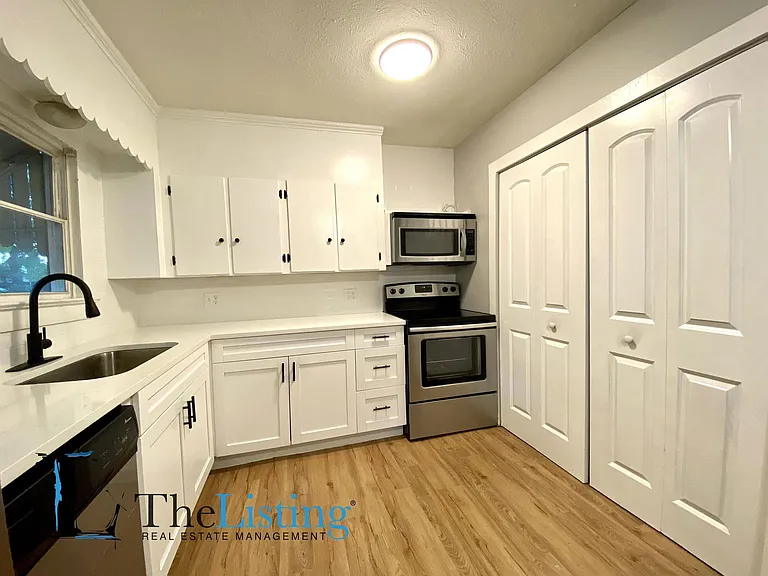 10011 N Jasmine Ave — Photo 9