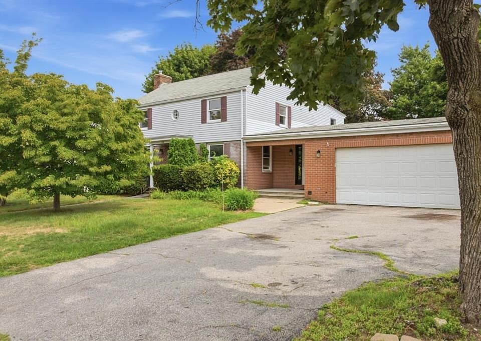1st image of 12 Buttonwood Dr